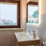 شقة Laviola
